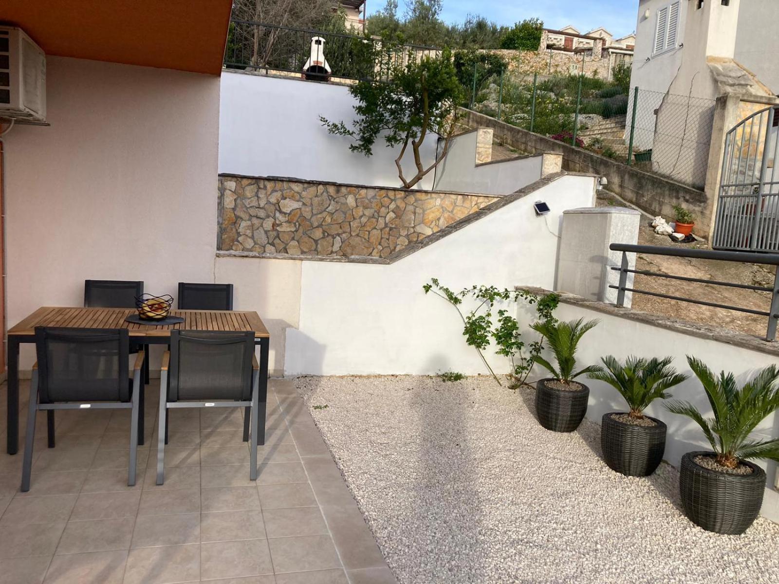 Apartments Dante Domus Aurea Милна Экстерьер фото