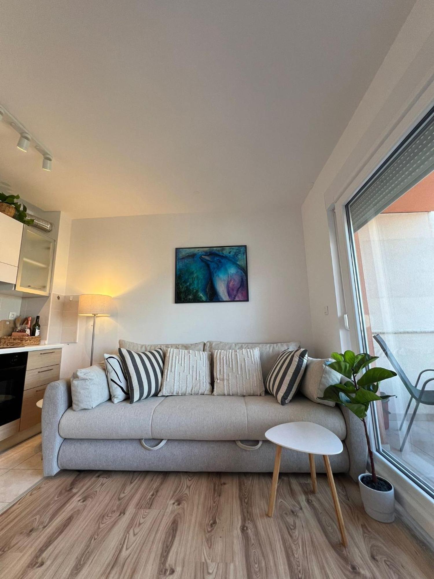 Apartments Dante Domus Aurea Милна Экстерьер фото