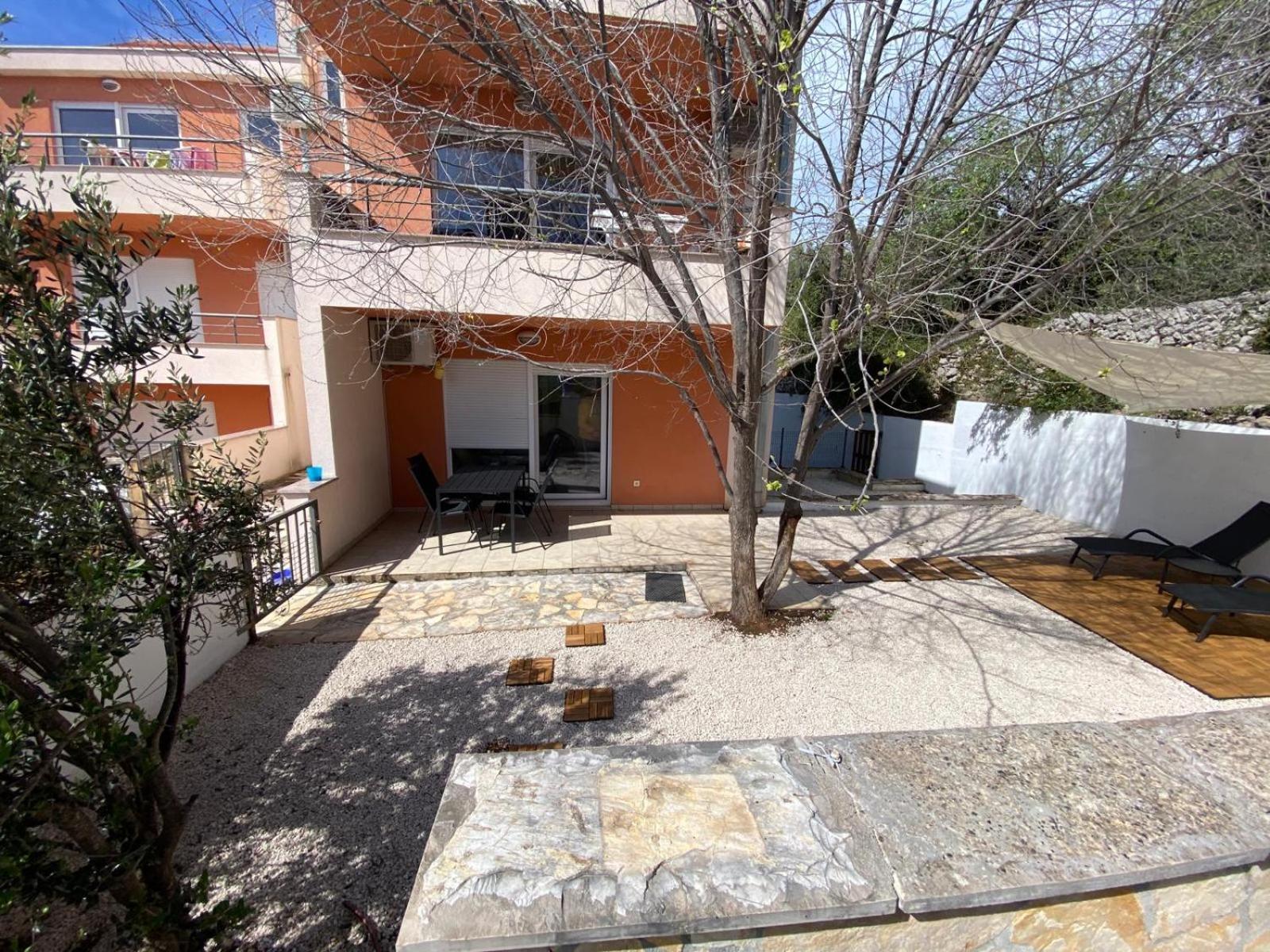 Apartments Dante Domus Aurea Милна Экстерьер фото